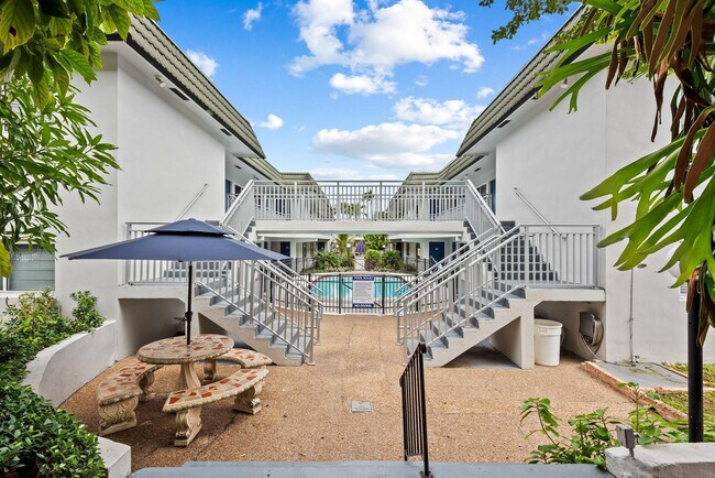 Building Photo - 1000 SE 15th St