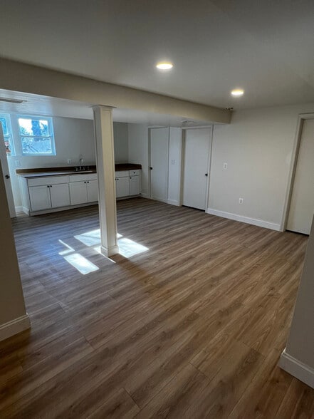 Building Photo - 5407 Quintana St