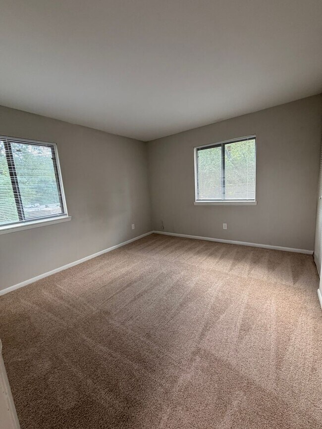 Building Photo - 310 Orchard Trace Ln