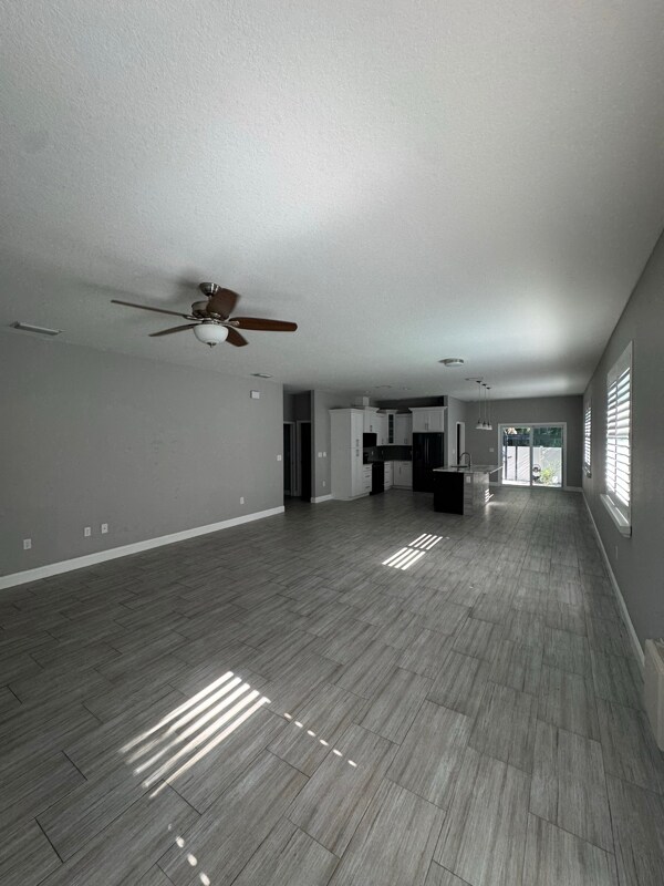 Building Photo - 6412 S Adelia Ave