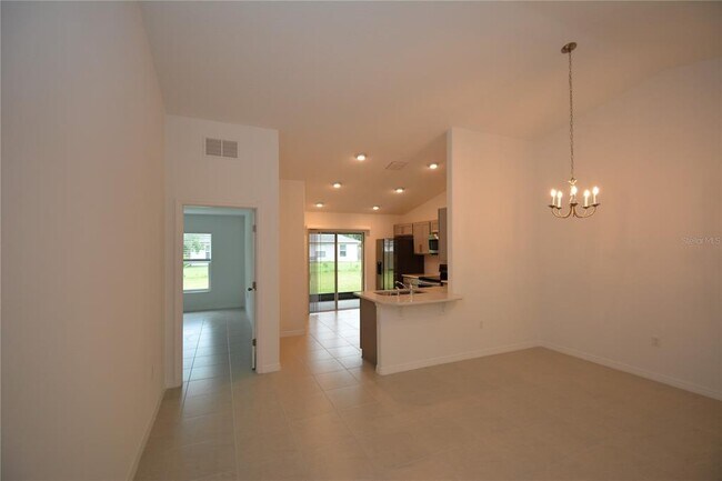 Building Photo - 14 Unimay Ct