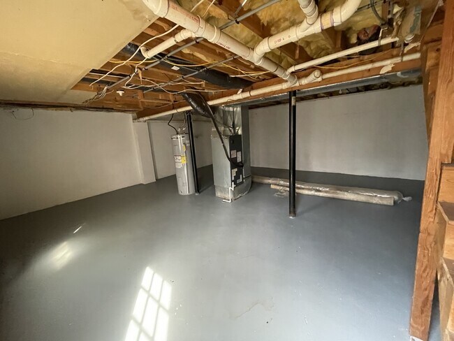 Building Photo - 131 Bellmont Dr