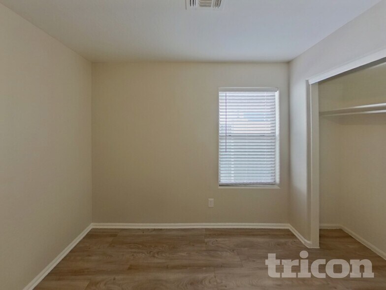 Building Photo - 40441 W Thornberry Ln