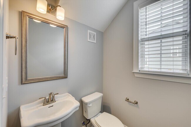 Building Photo - 445 Longmeadow Dr