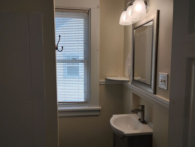 Building Photo - Maryland Ave