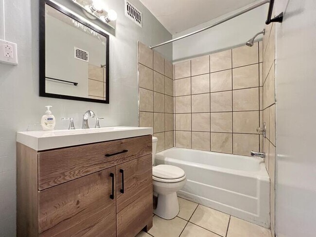 Building Photo - 1503 2nd Ave SE