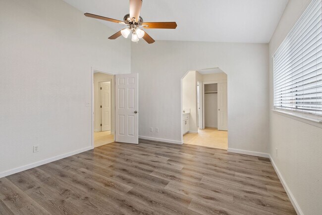 Building Photo - Pet Friendly, Updated NW Visalia Home Avai...