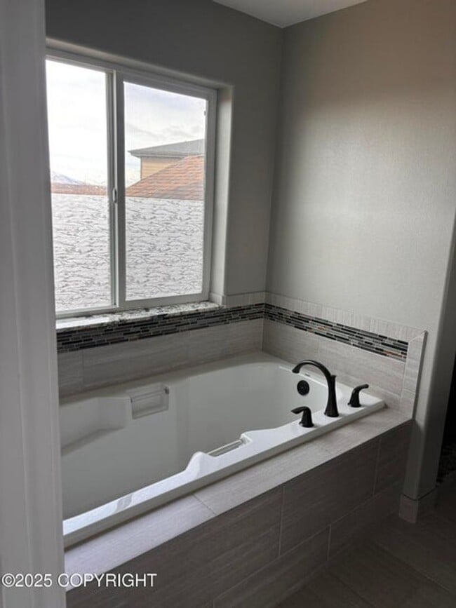 Building Photo - Beautiful Custom Wasilla Home!