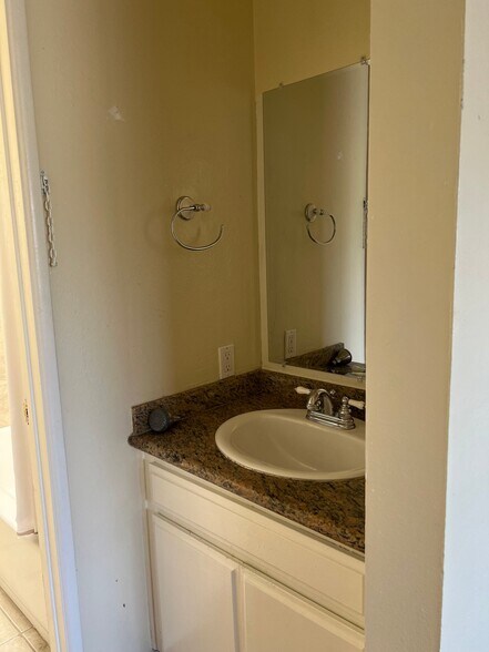 Building Photo - 1101 Laveta Terrace