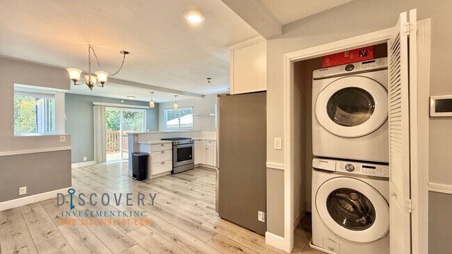 Building Photo - Stylish 3 Bedroom Retreat in the Oakland H...