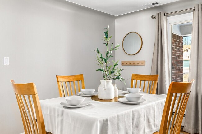 Building Photo - 8254 Mary Ann Ave