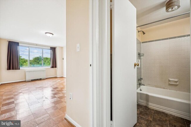 Building Photo - 10201 Grosvenor Pl