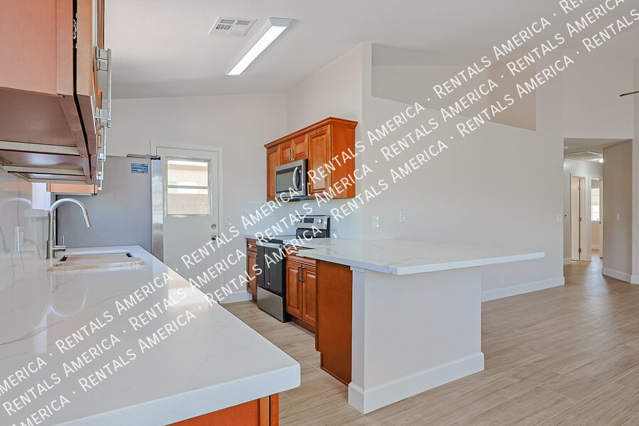 Building Photo - 10021 N 66th Ave