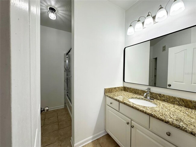 Building Photo - 12843 Madison Pointe Cir