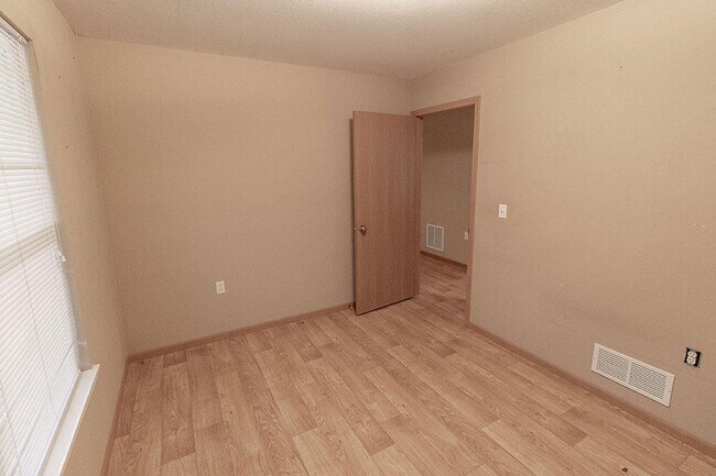Building Photo - 1546 Florence Dr