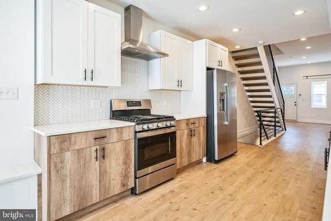 Building Photo - 840 Leland St