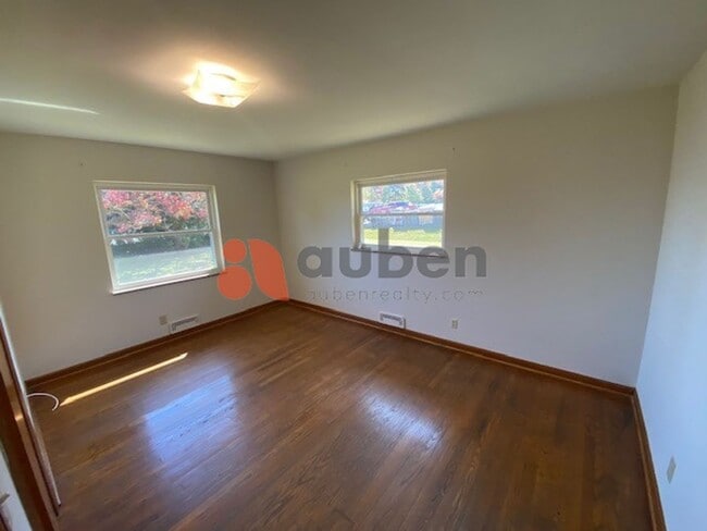 Building Photo - 2217 Hickory Valley Rd