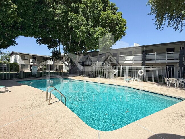 Building Photo - 749 E Montebello Ave