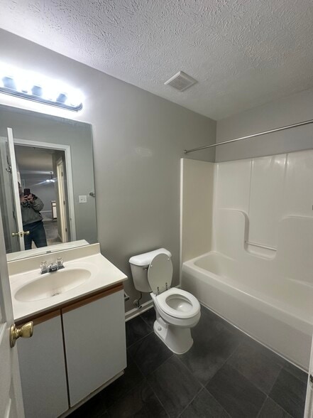 Building Photo - 256 Landis Ln