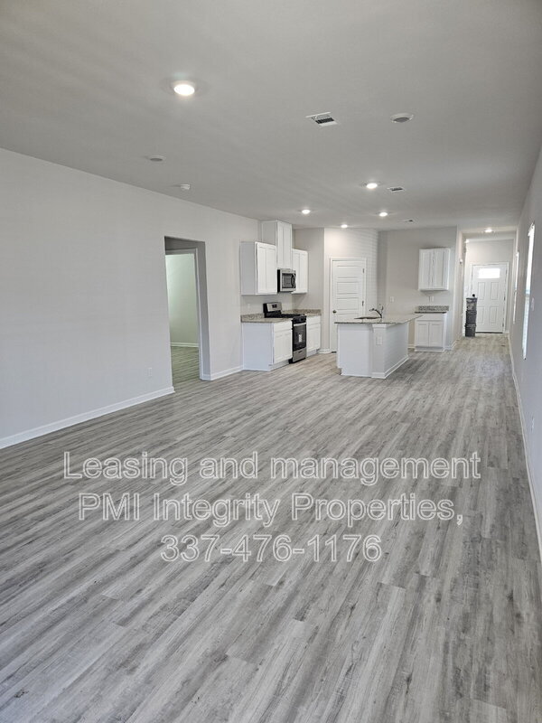 Building Photo - 932 Renova Dr