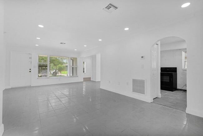 Building Photo - 6621 Perry St