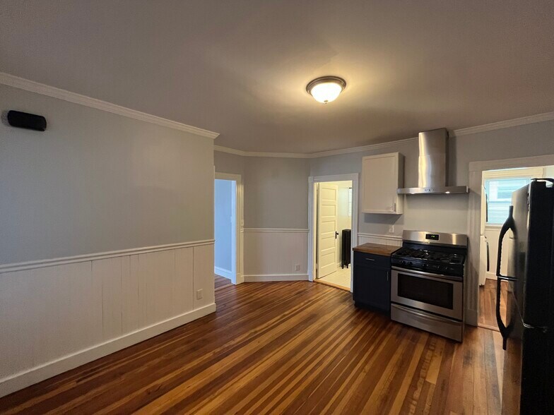 Eat-In Kitchen - 9 Mt Vernon St