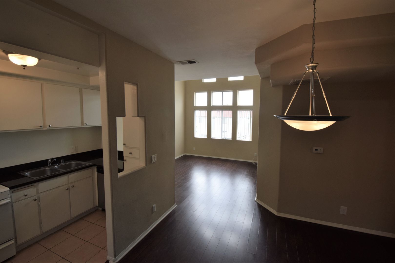 Building Photo - 425 N Alvarado St