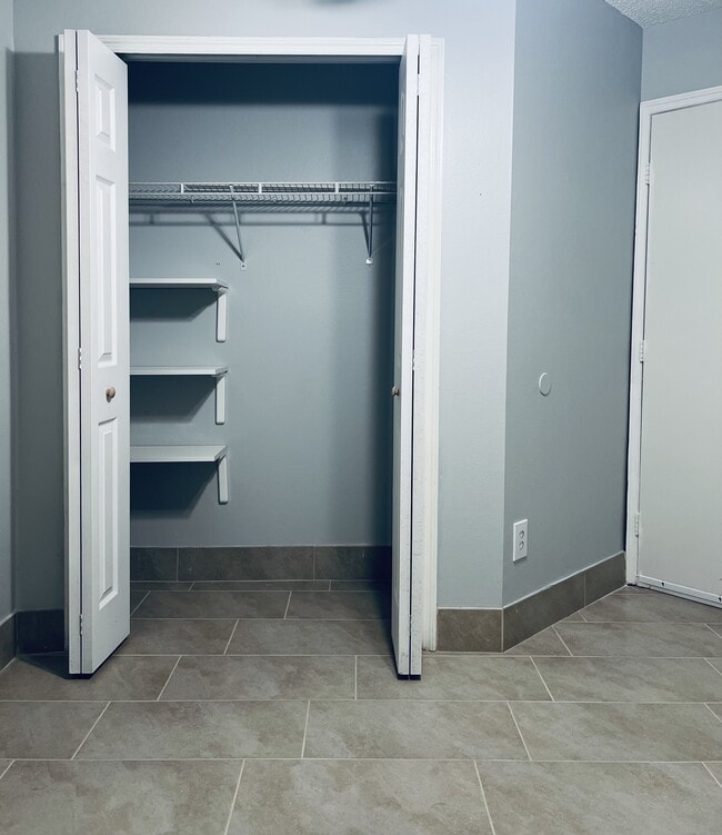 Building Photo - 2386 Harbor Town Dr