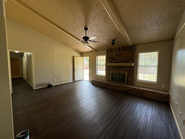 Building Photo - Lubbock Cooper ISD Gem: Ready-to-Rent July...