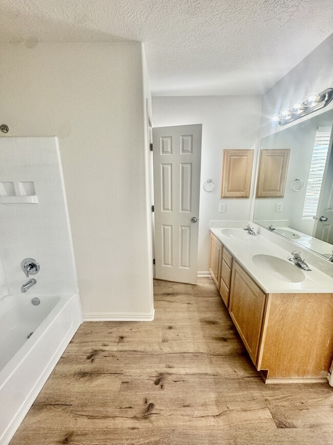 Building Photo - 1122 E 300 S