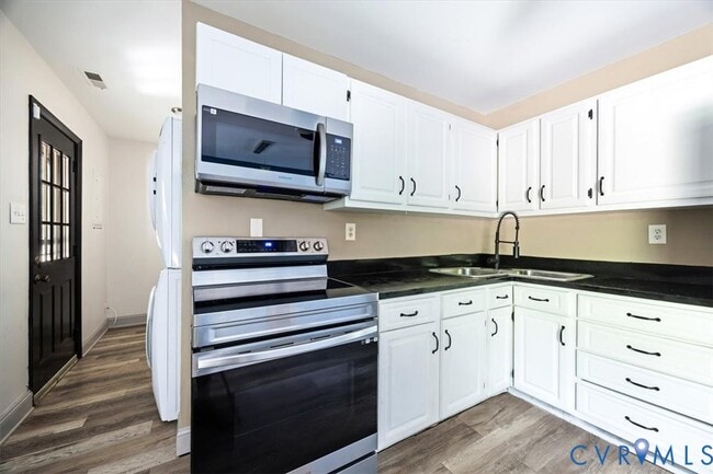 Building Photo - 4701 Lucinda Ln