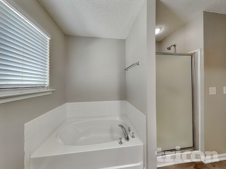 Building Photo - 111 Darbys Run Way