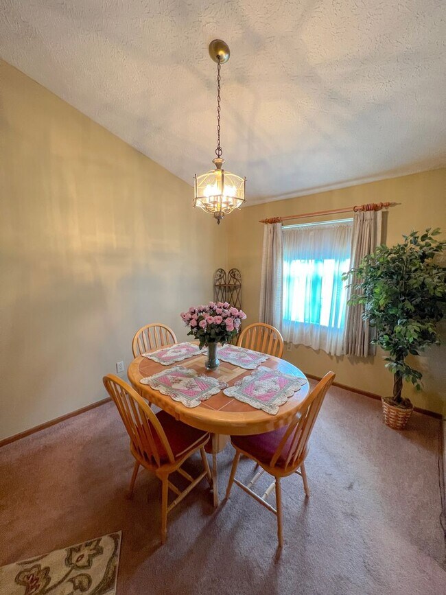 Building Photo - Stunning Rental Home in Indian Creek - Rey...