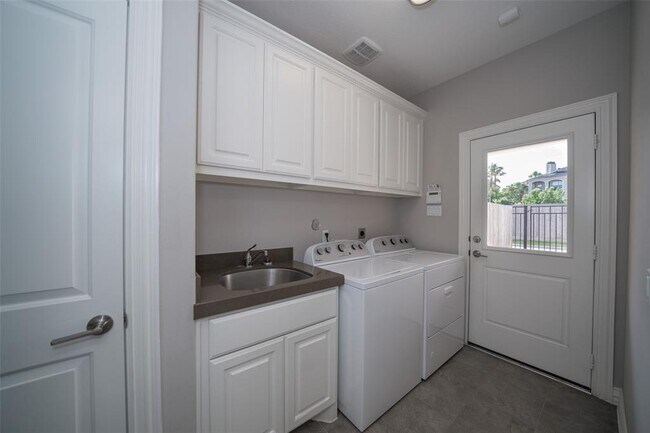 Building Photo - 13415 Preston Cliff Ct