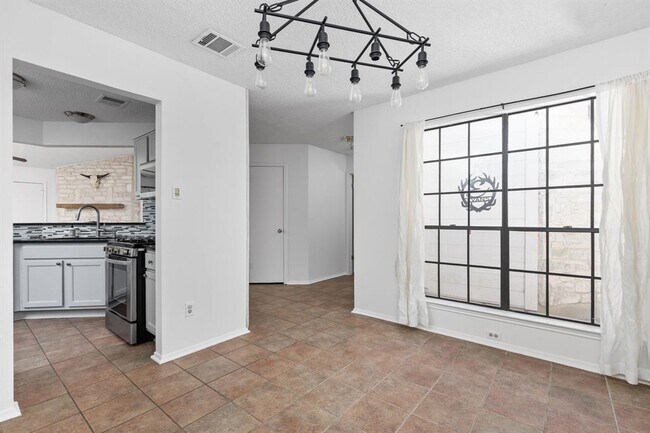 Building Photo - 8701 Palace Pkwy