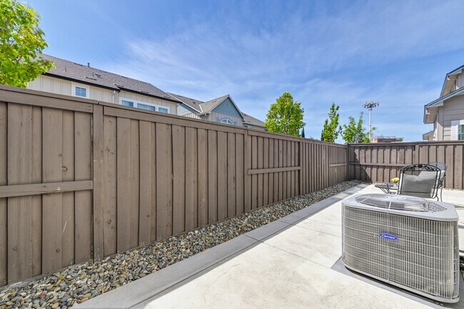 Building Photo - 6930 Peak Way