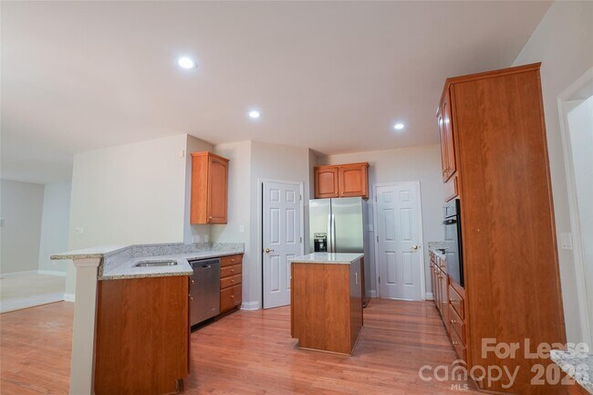 Building Photo - 3552 Weddington Oaks Dr