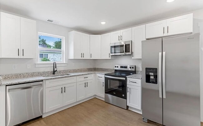 Building Photo - Brand New Duplex Available Now!