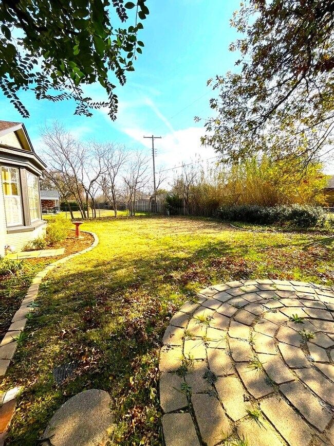 Building Photo - 2 Bed 1.5 Bath 1 Car Garage in the GRADY MUSGRAVE LAKESIDE Addition