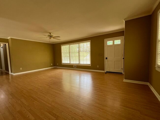 Building Photo - 631 Carlton Dr
