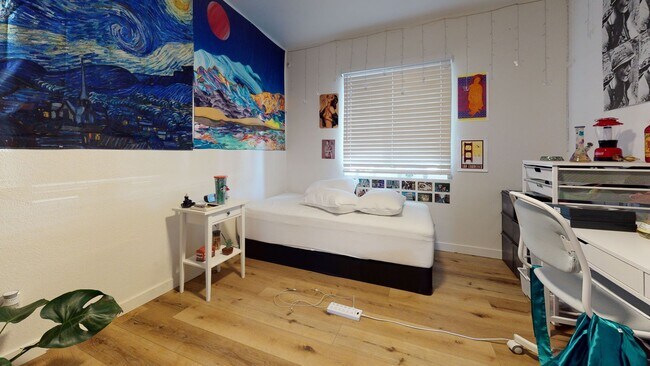 Building Photo - Corner lot on Mary Lane!