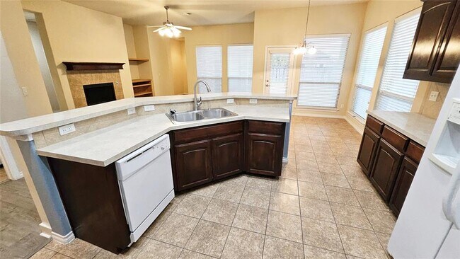 Building Photo - 1824 Woody Ln