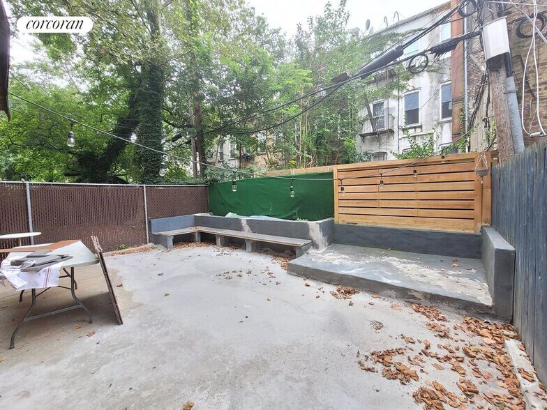 Building Photo - 656 MacDonough St