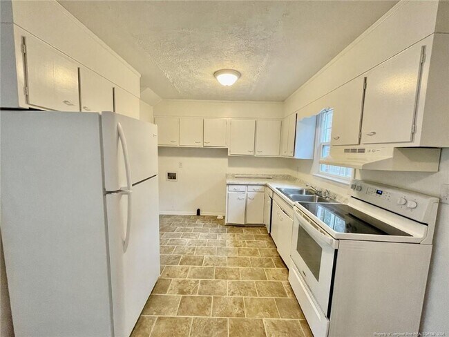 Building Photo - 820 Pilot Ave