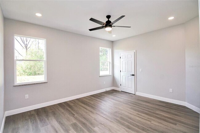 Building Photo - 4510 Boabadilla Ave