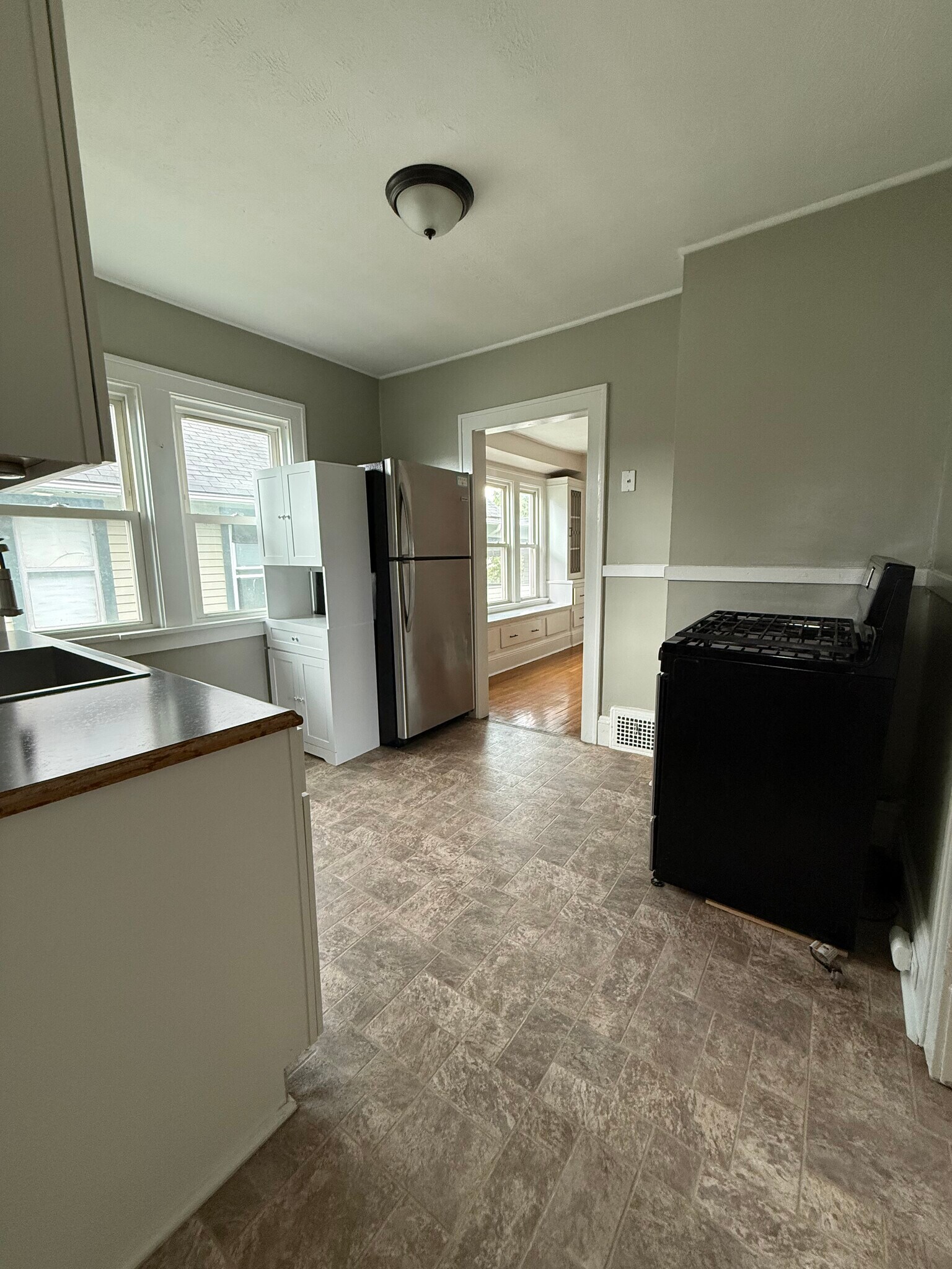 Kitchen - 2099 Waterbury Rd