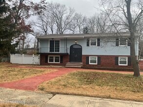 Building Photo - 117 Greymoor Rd