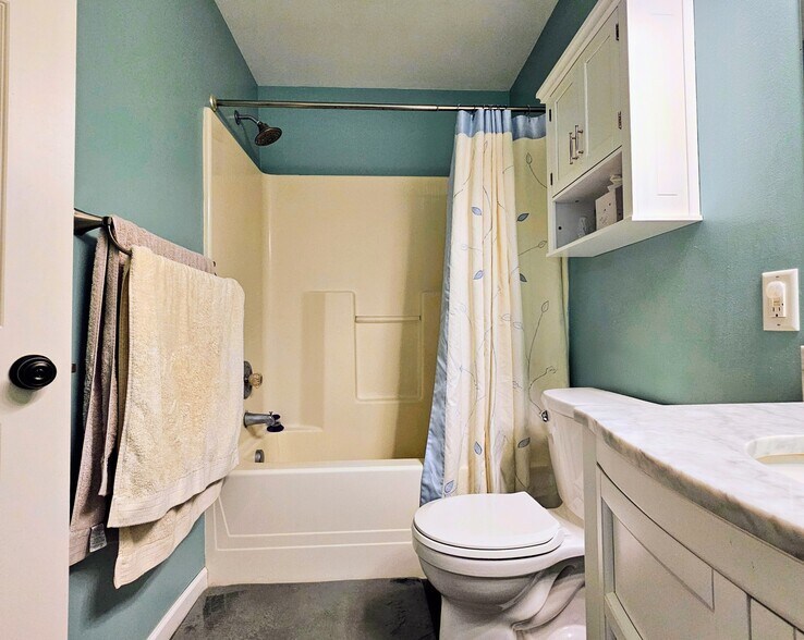 Building Photo - 71 Laurel Dr