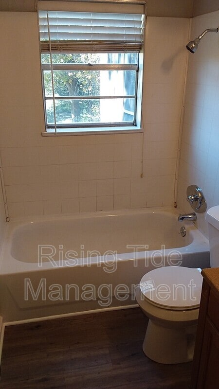 Building Photo - 900 Lynn Dale Ln