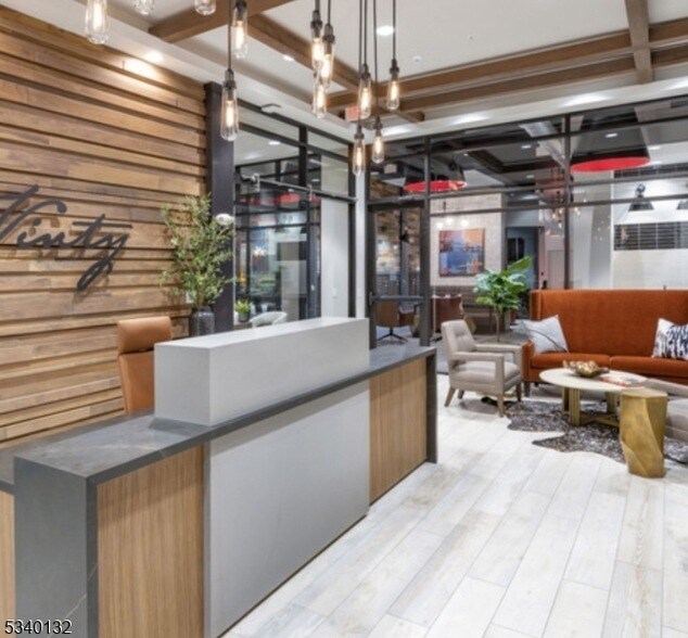 Building Photo - 100 Union St